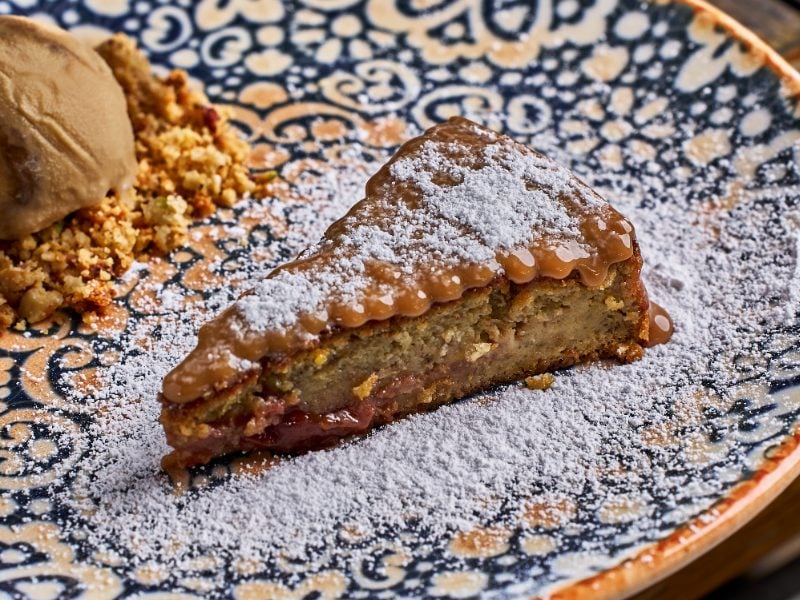 Budín de plátano con maíz y helado